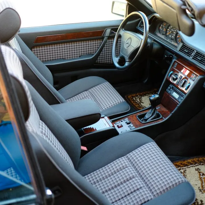 Mercedes-Benz E 220