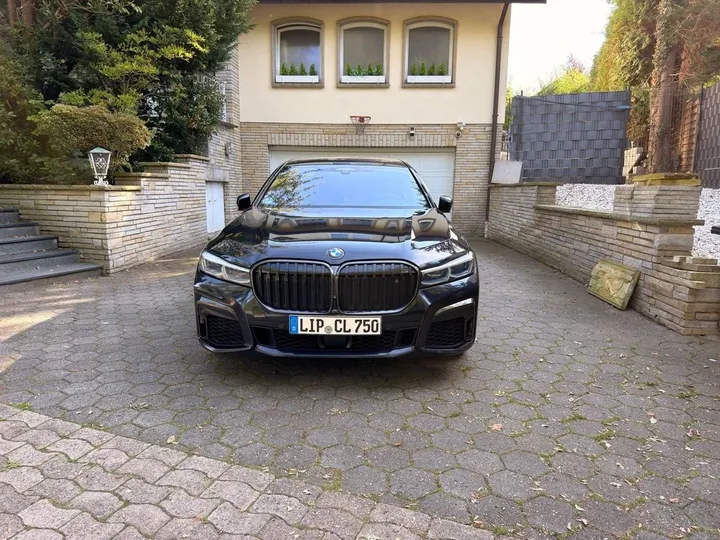 BMW 750