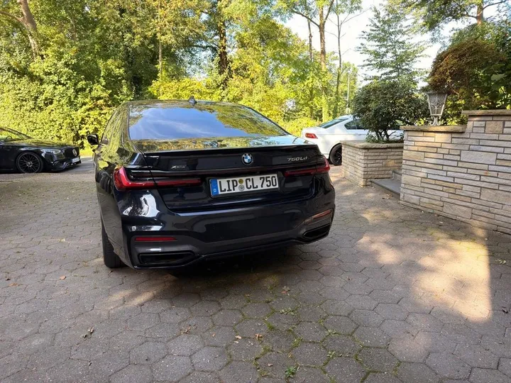 BMW 750