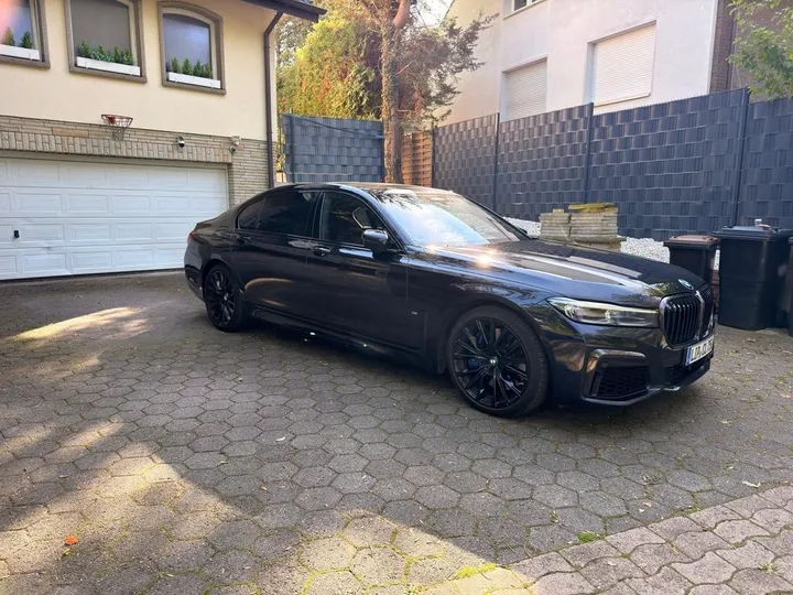 BMW 750