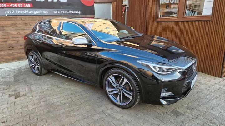 Infiniti Q30