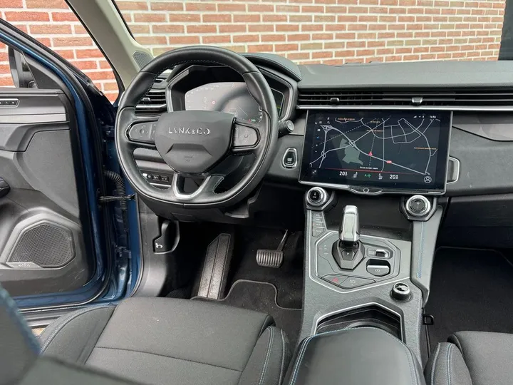 Lynk&Co 01