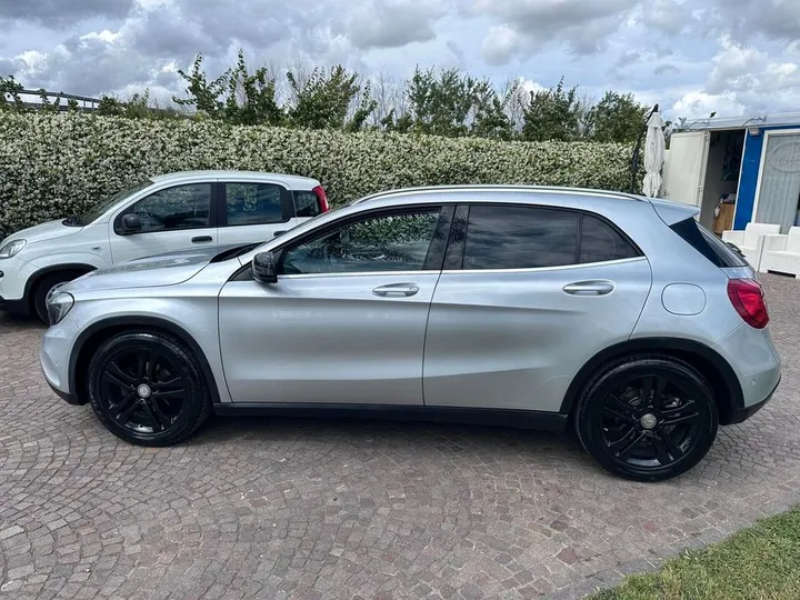 Mercedes-Benz GLA 180