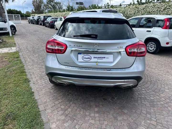 Mercedes-Benz GLA 180