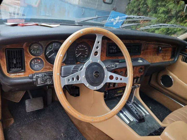 Jaguar XJ6