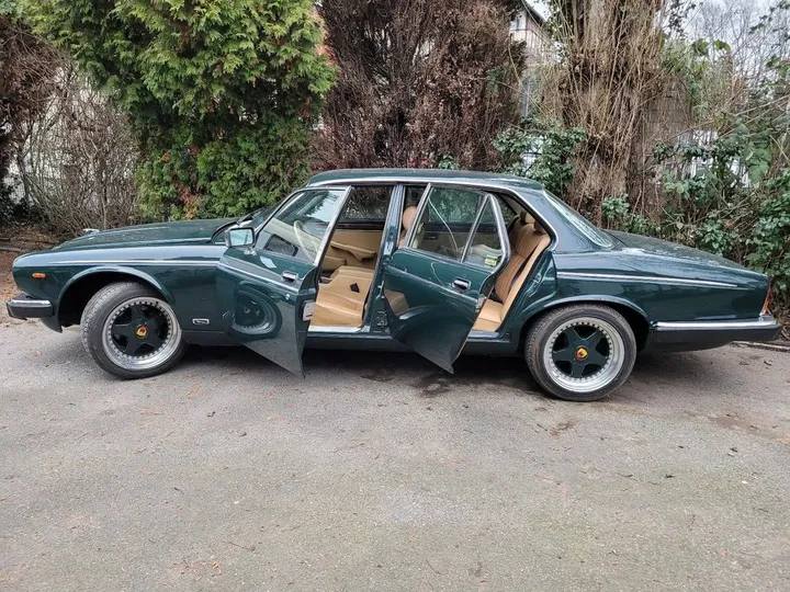 Jaguar XJ6
