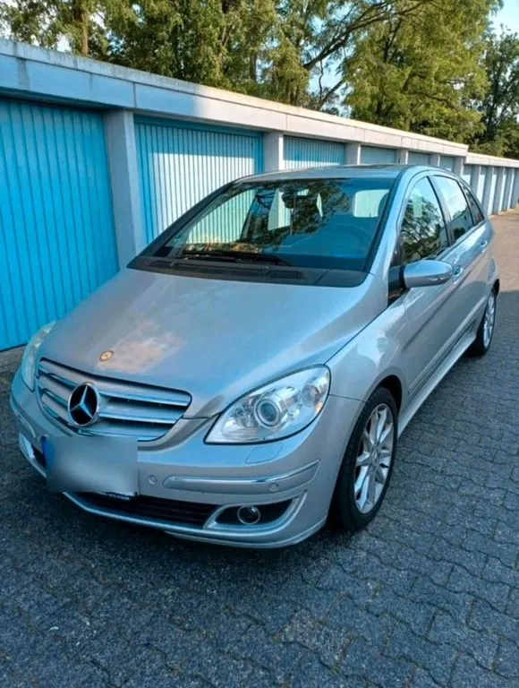 Mercedes-Benz B 200