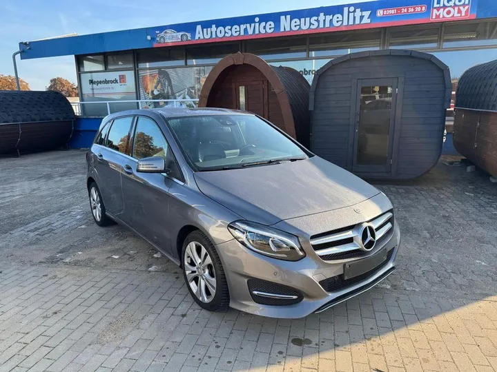 Mercedes-Benz B 200