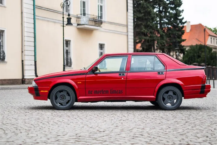 Alfa Romeo 75