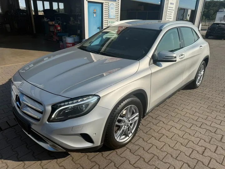 Mercedes-Benz GLA 180
