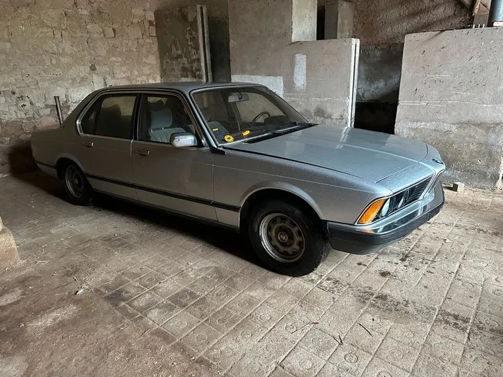 BMW 745