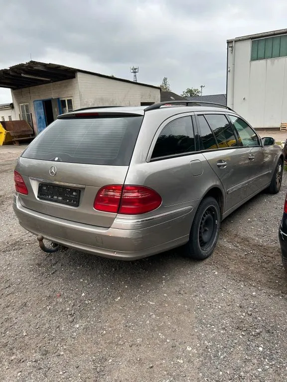 Mercedes-Benz E 320
