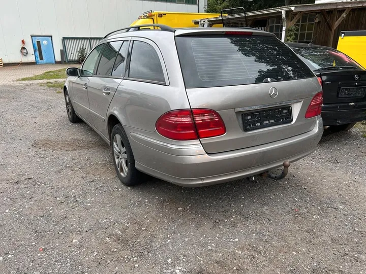 Mercedes-Benz E 320