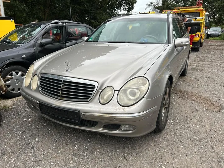 Mercedes-Benz E 320
