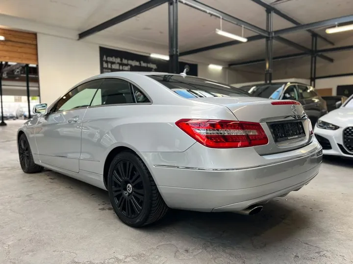 Mercedes-Benz E 200