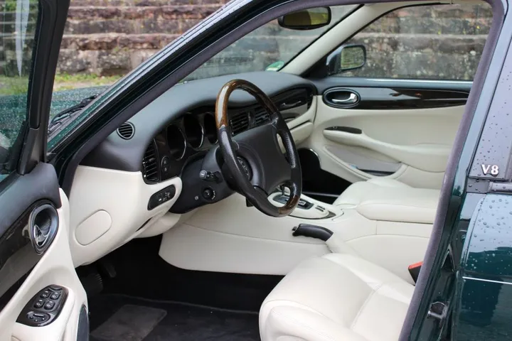 Jaguar XJR