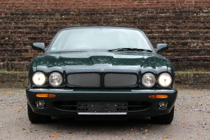 Jaguar XJR