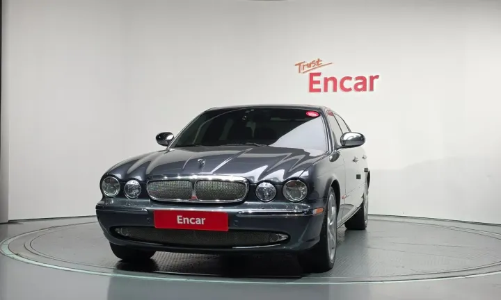 Jaguar XJ-8