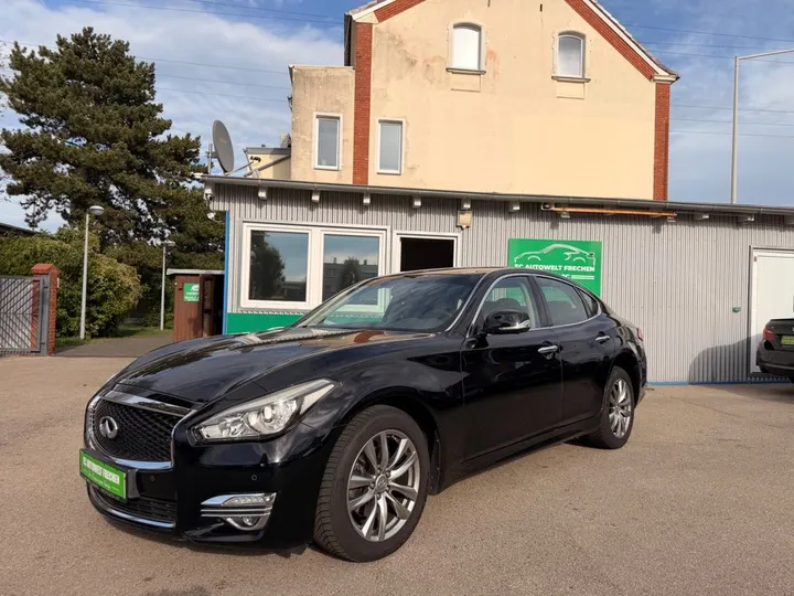 Infiniti Q70