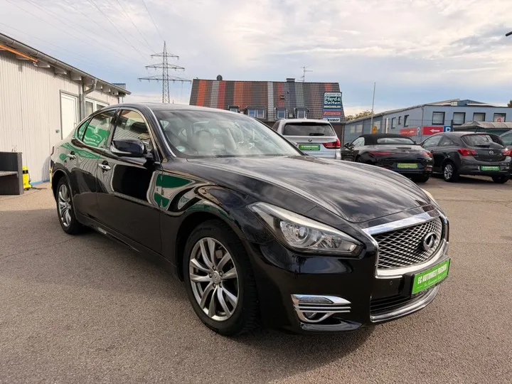 Infiniti Q70