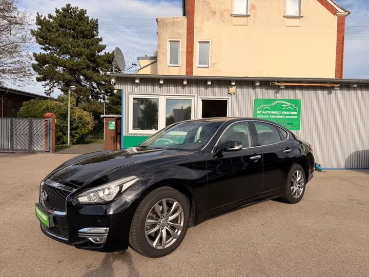 Infiniti Q70