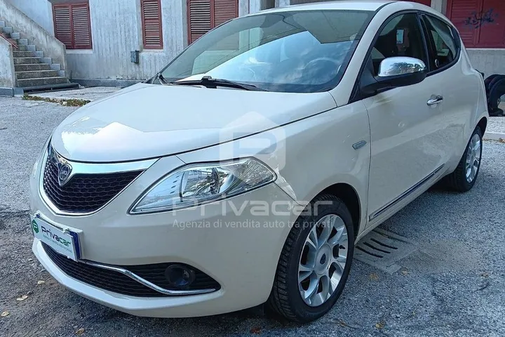 Lancia Ypsilon