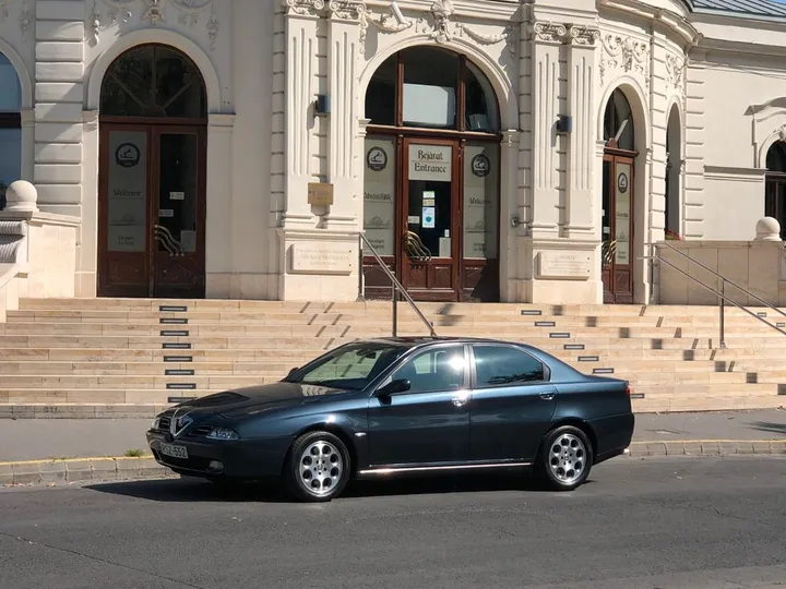 Alfa Romeo 166
