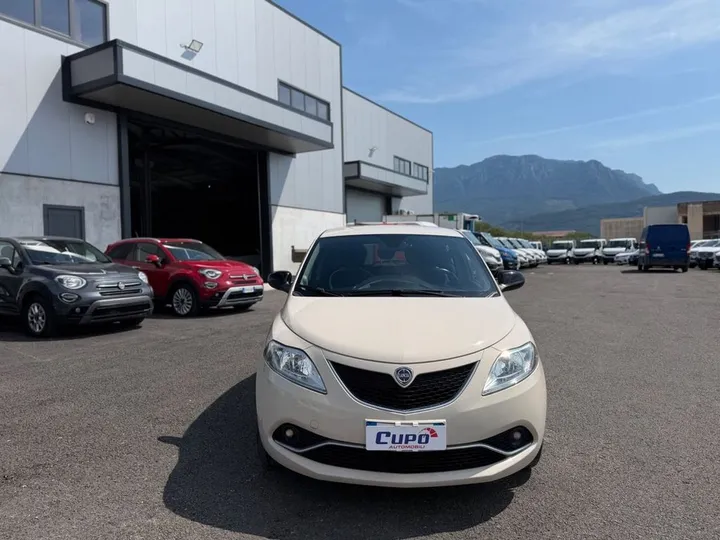 Lancia Ypsilon