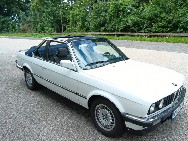 BMW 323