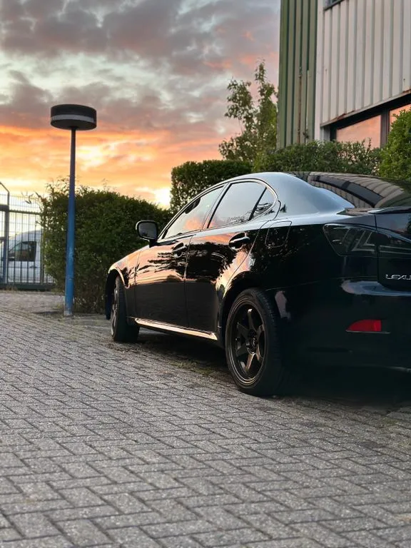 Lexus IS 220