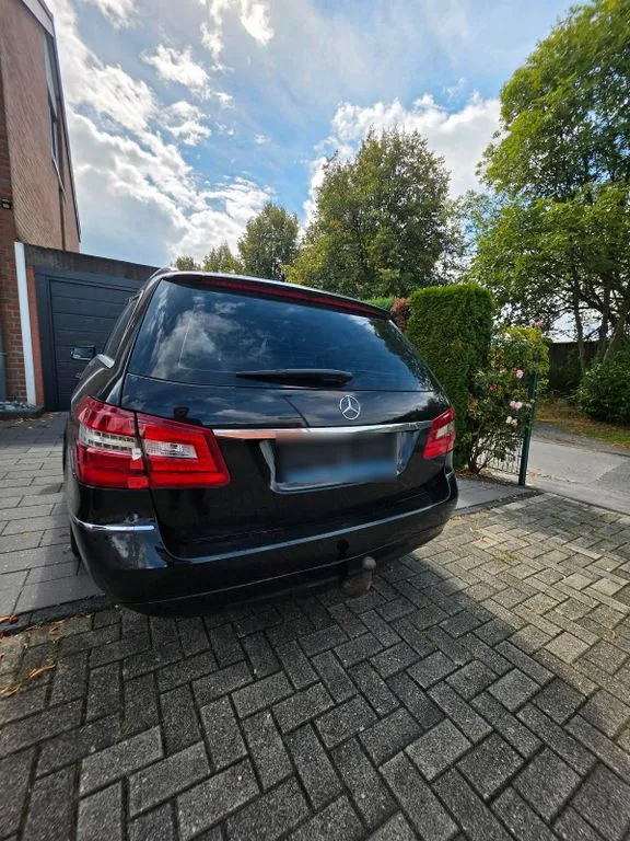 Mercedes-Benz E 200