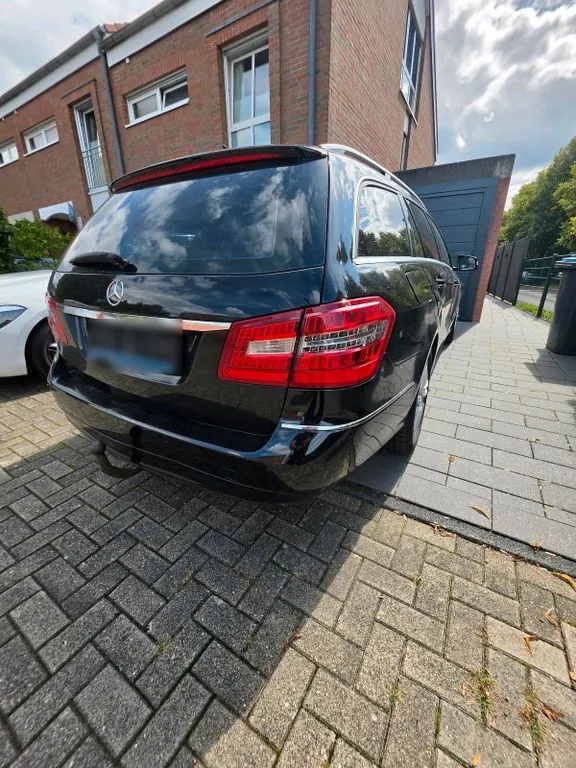 Mercedes-Benz E 200