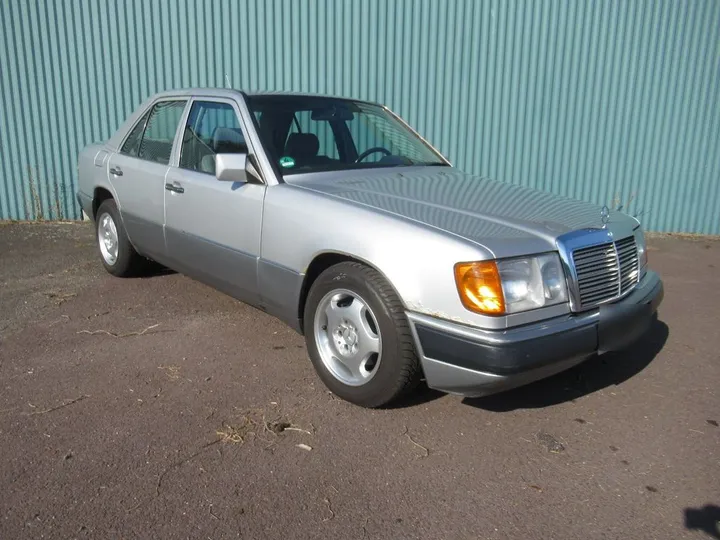 Mercedes-Benz E 200