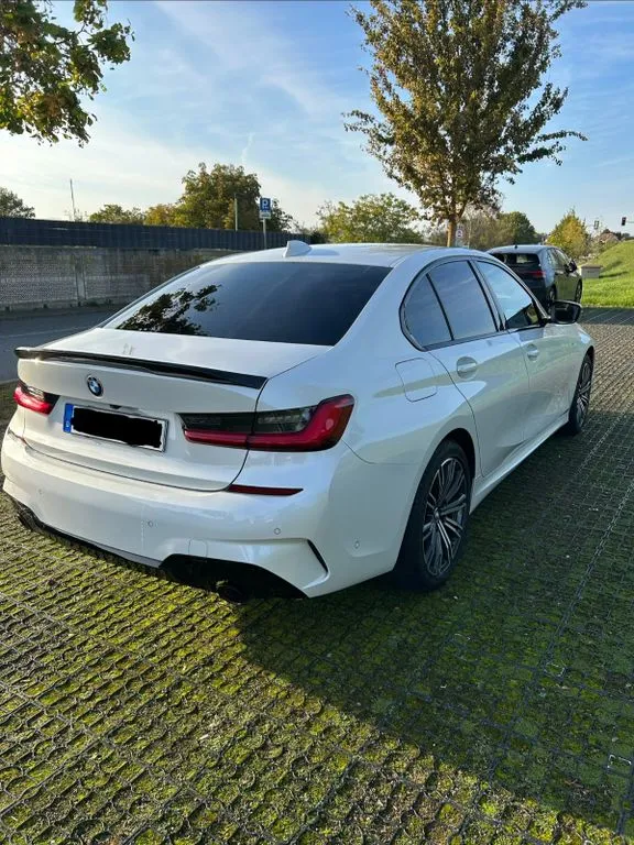 BMW 330