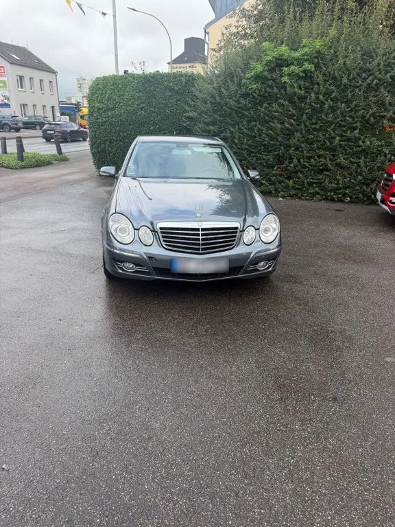 Mercedes-Benz E 230