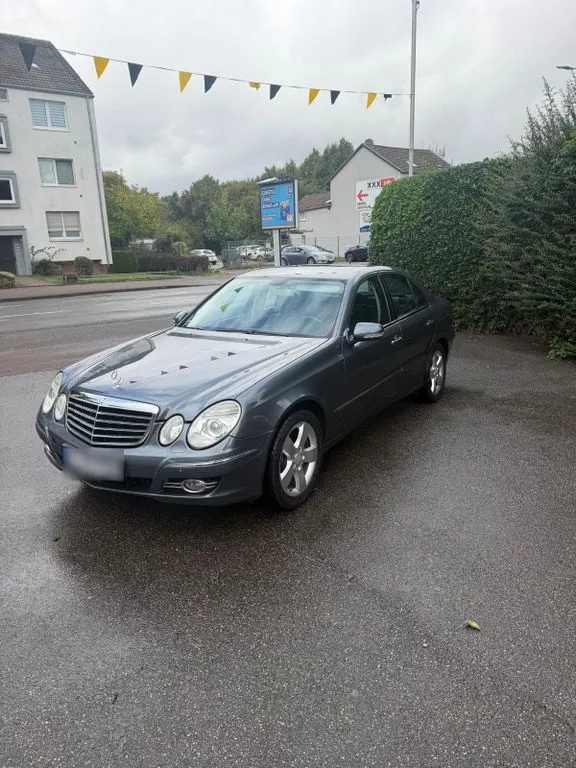 Mercedes-Benz E 230
