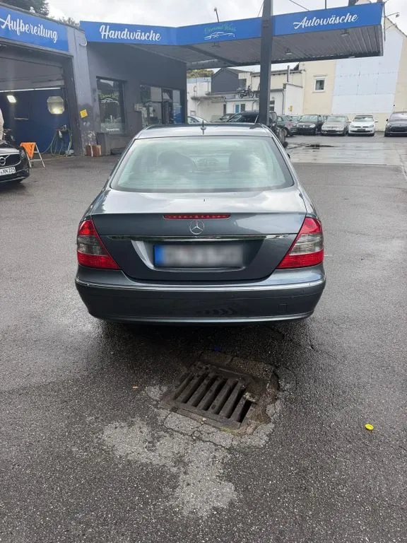 Mercedes-Benz E 230