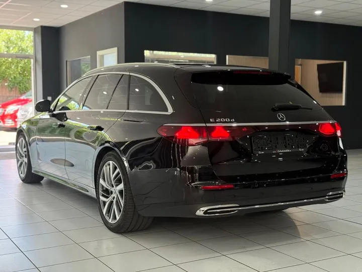 Mercedes-Benz E 200
