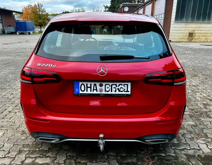 Mercedes-Benz B 220