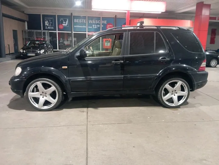 Mercedes-Benz ML 320