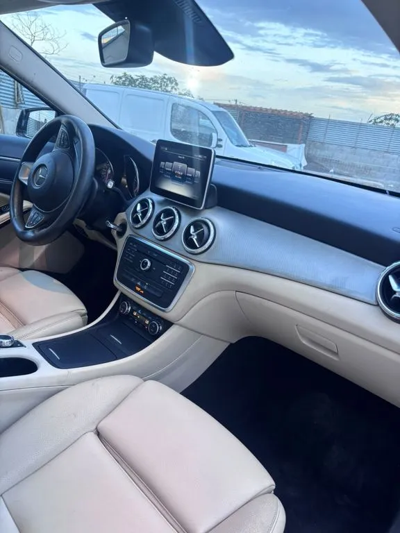Mercedes-Benz GLA 220