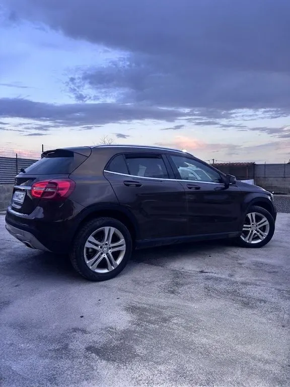 Mercedes-Benz GLA 220