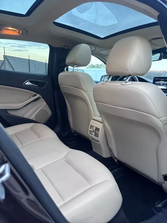 Mercedes-Benz GLA 220