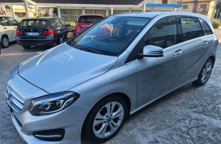 Mercedes-Benz B 180