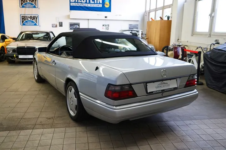 Mercedes-Benz E 320