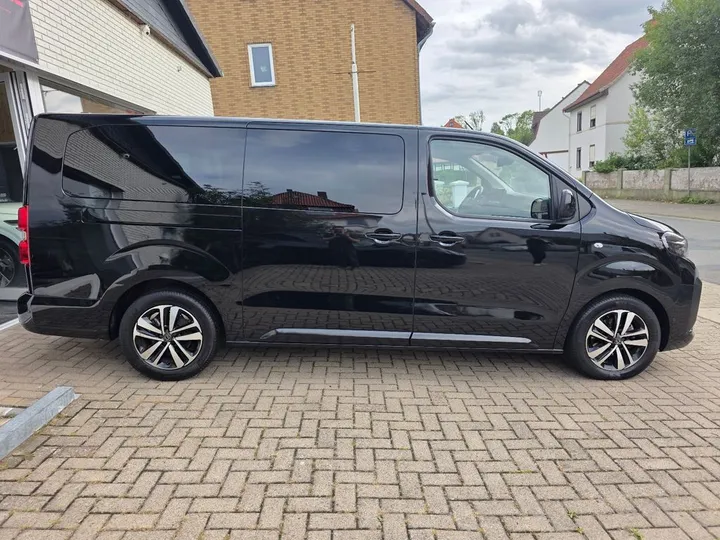 Peugeot Traveller