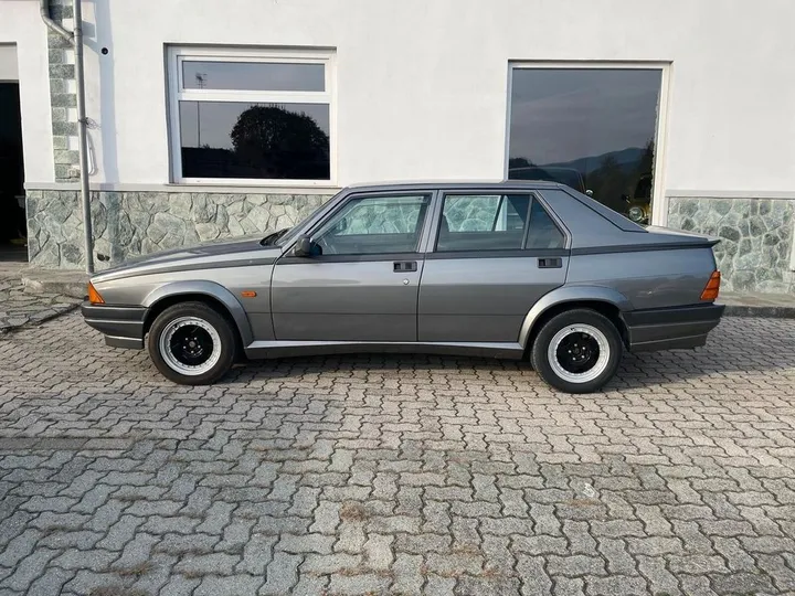 Alfa Romeo 75