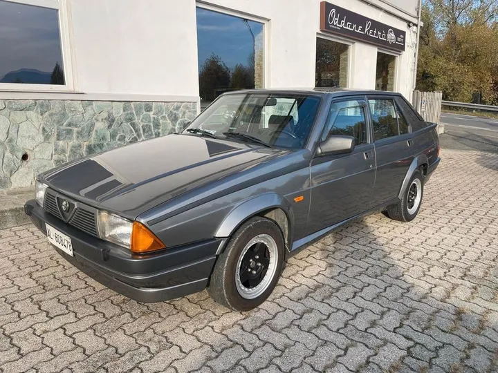 Alfa Romeo 75