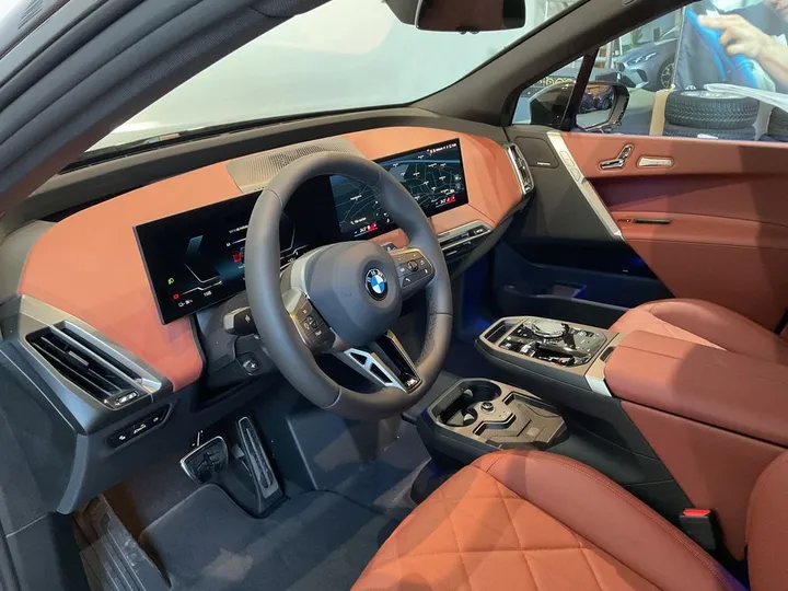 BMW iX