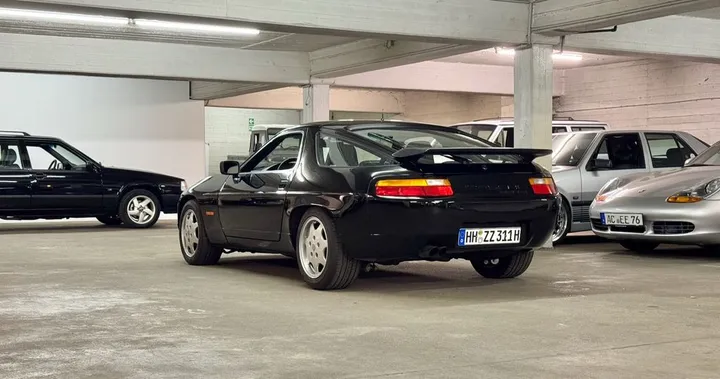 Porsche 928